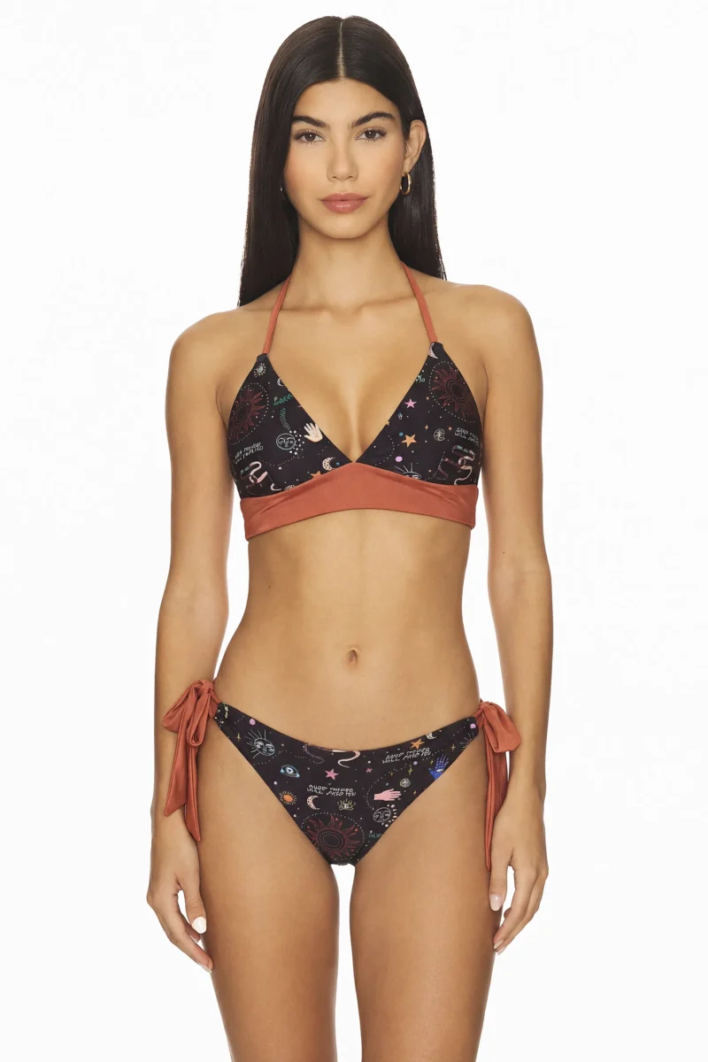 Bikini strapless con cordón ajustable y tanga lateral, diseño minimalista y elegante. Inspirado en el Caribe, ideal para playa o piscina en Colombia, Venezuela e Isla Margarita.