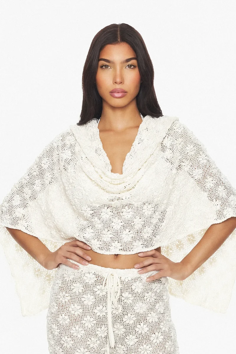 Blusa Hari tipo capa abierta multiusos en spandex. Diseño ligero y elegante, ideal para looks en Colombia, Venezuela e Isla Margarita.