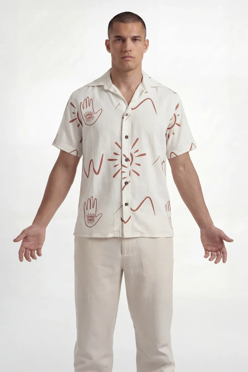 Camisa Nirvana masculina manga corta en chalis estampado con abotonadura en coco. Estilo fresco para Colombia, Venezuela e Isla Margarita.