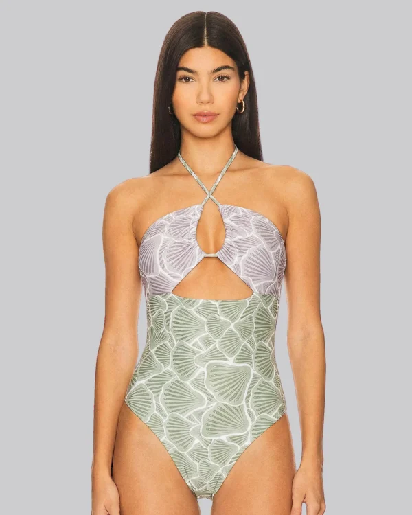 Enterizo Daya strapless con amarre halter y corte imperio. Diseño elegante, ideal para playa en Colombia, Venezuela e Isla Margarita.