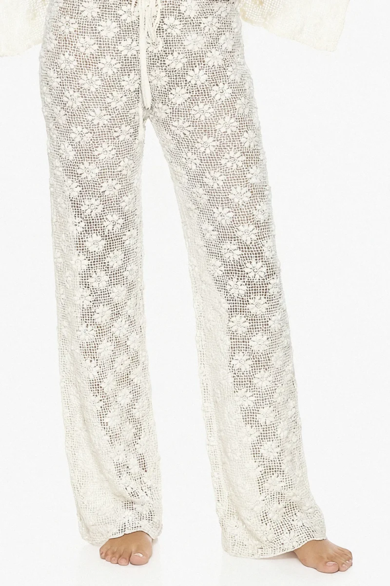 Pantalón Kanna descaderado con bota ancha y cordón en pretina. Diseño moderno, ideal para looks elegantes en Colombia, Venezuela e Isla Margarita.