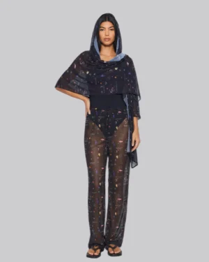 Salida de baño Shin tipo capa con capota extralarga en nylon, talla única. Diseño ligero, ideal para playa en Colombia, Venezuela e Isla Margarita.