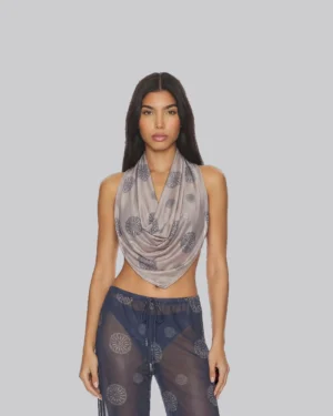 Salida de baño Shin corta tipo capa con capota extralarga en nylon. Diseño ligero, ideal para playa en Colombia, Venezuela e Isla Margarita.