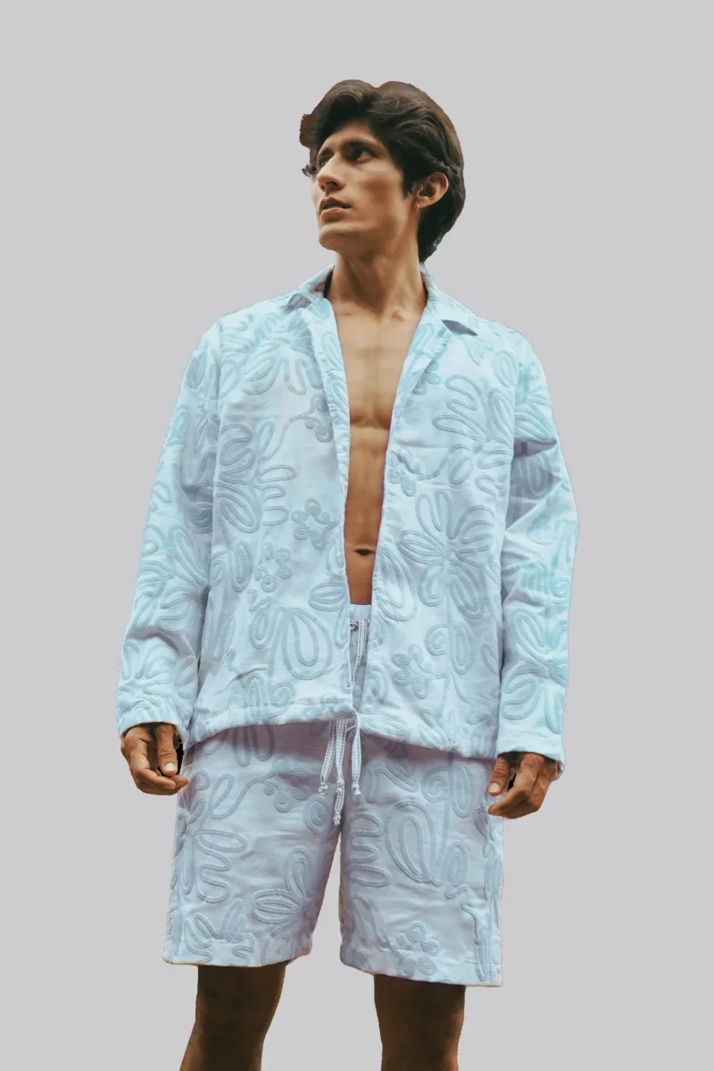 Set Diki Men con camisa tipo chaqueta y short clásico en poliéster. Diseño moderno, ideal para playa en Colombia, Venezuela e Isla Margarita.