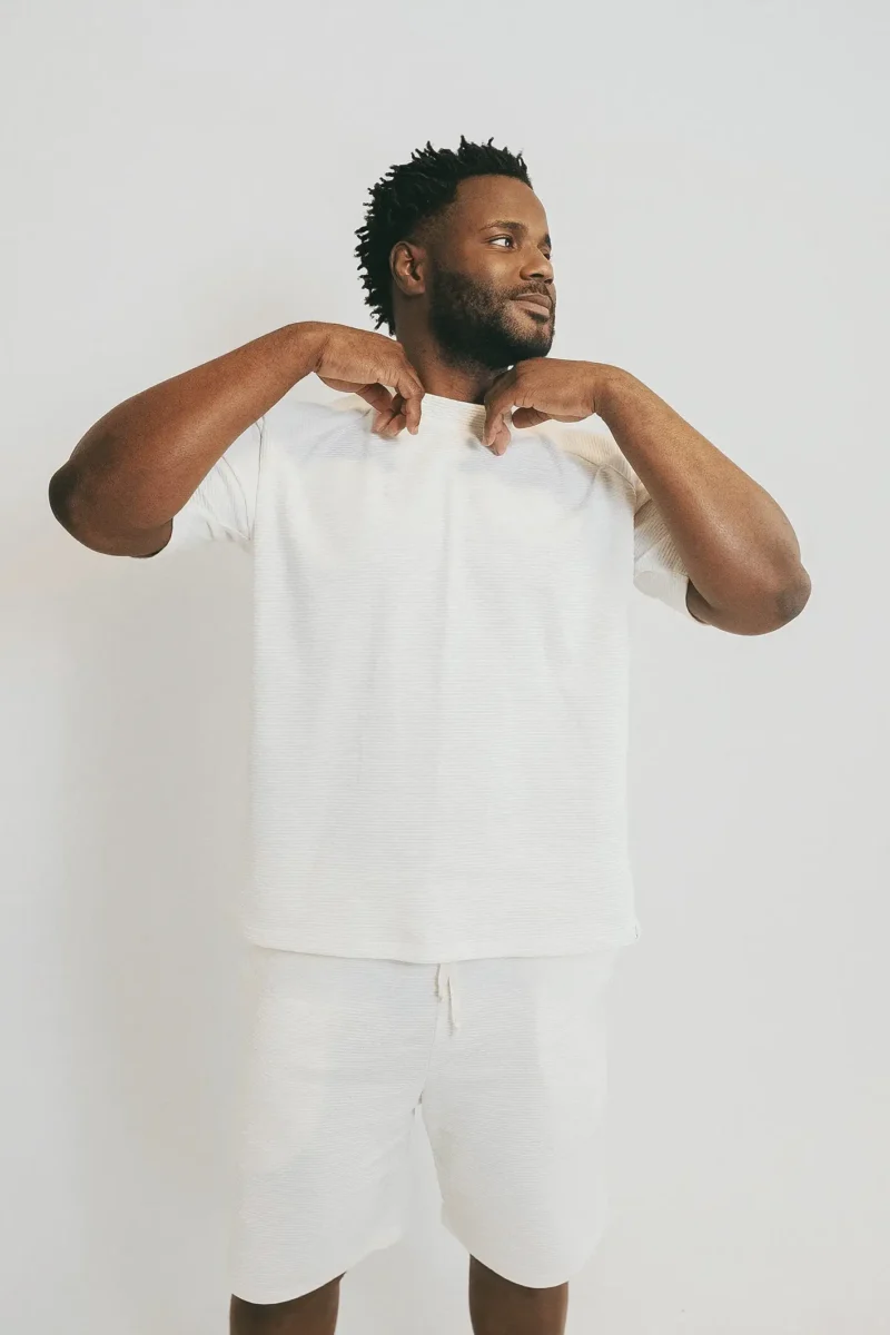 Set masculino Gyel de camiseta manga corta y bermuda con pretina ajustable. Estilo cómodo y moderno en Colombia, Venezuela e Isla Margarita.