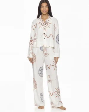 Set Katya con camisa manga larga y pantalón ajustable en rayón estampado. Diseño elegante para Colombia, Venezuela e Isla Margarita.