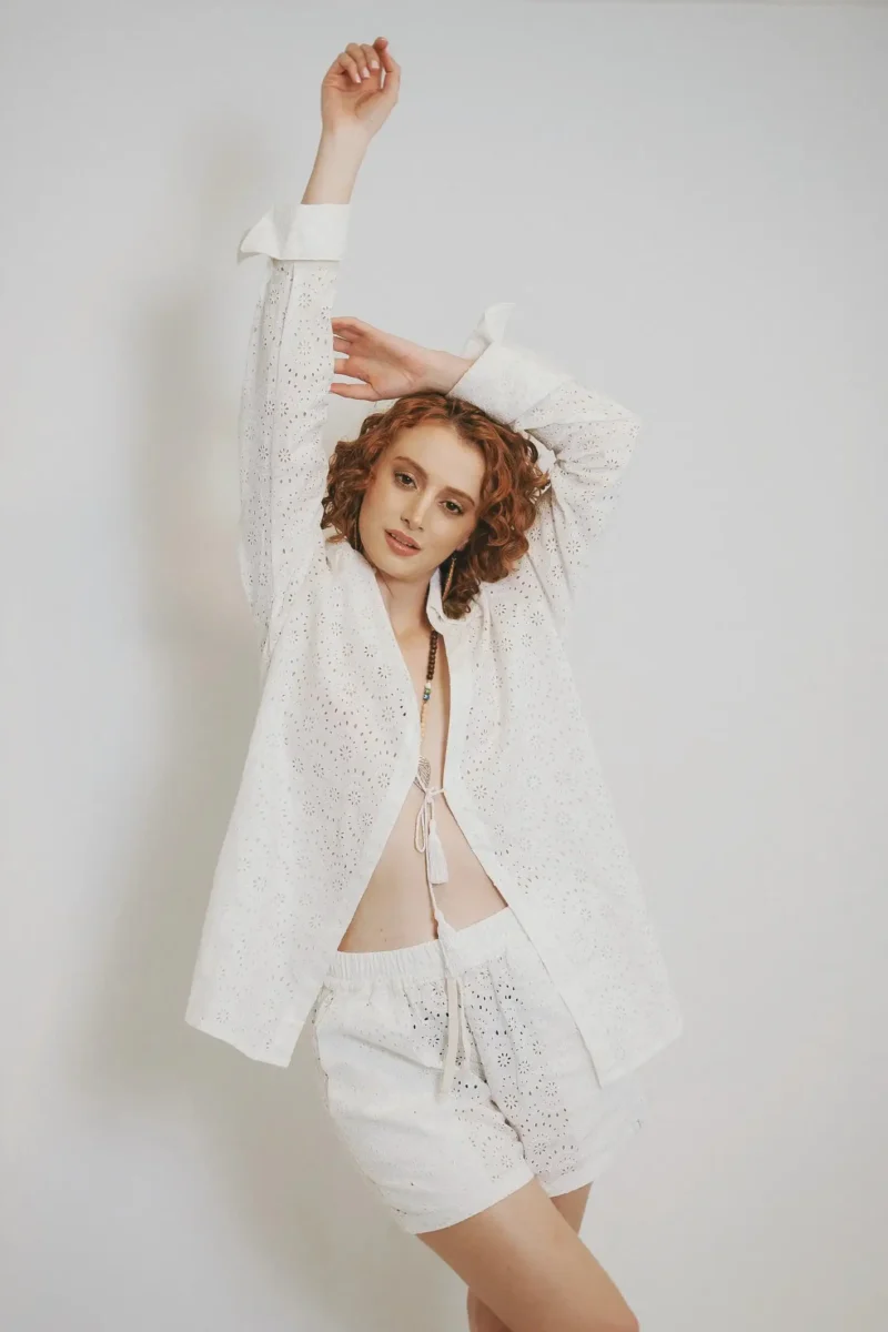 Set Mahaka con camisa de amarrar y short en algodón con bolsillos laterales. Diseño elegante para Colombia, Venezuela e Isla Margarita.