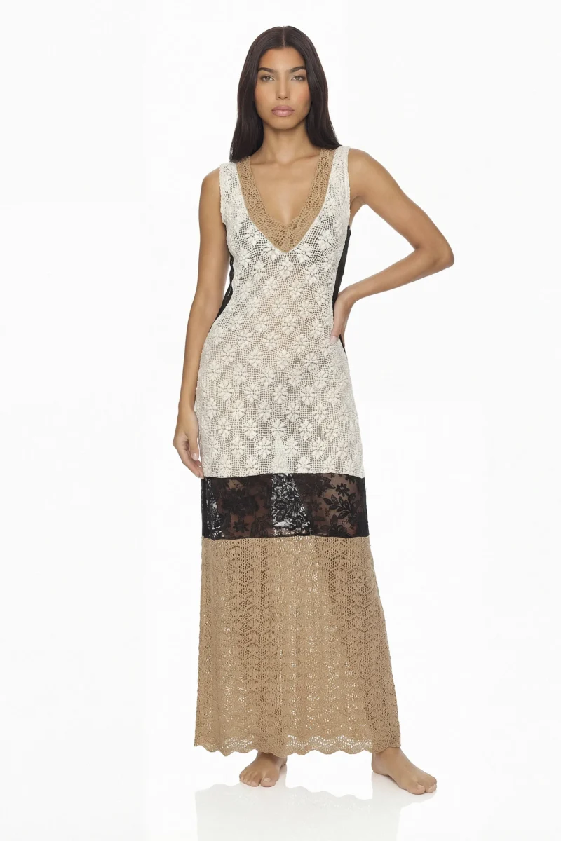 Vestido Karessa en spandex con escote V profundo y cortes en cintura. Diseño exclusivo ideal para Colombia, Venezuela e Isla Margarita.