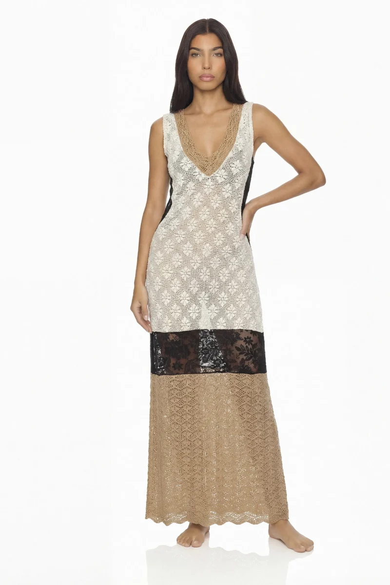 Vestido Karessa en spandex con escote V profundo y cortes en cintura. Diseño exclusivo ideal para Colombia, Venezuela e Isla Margarita.