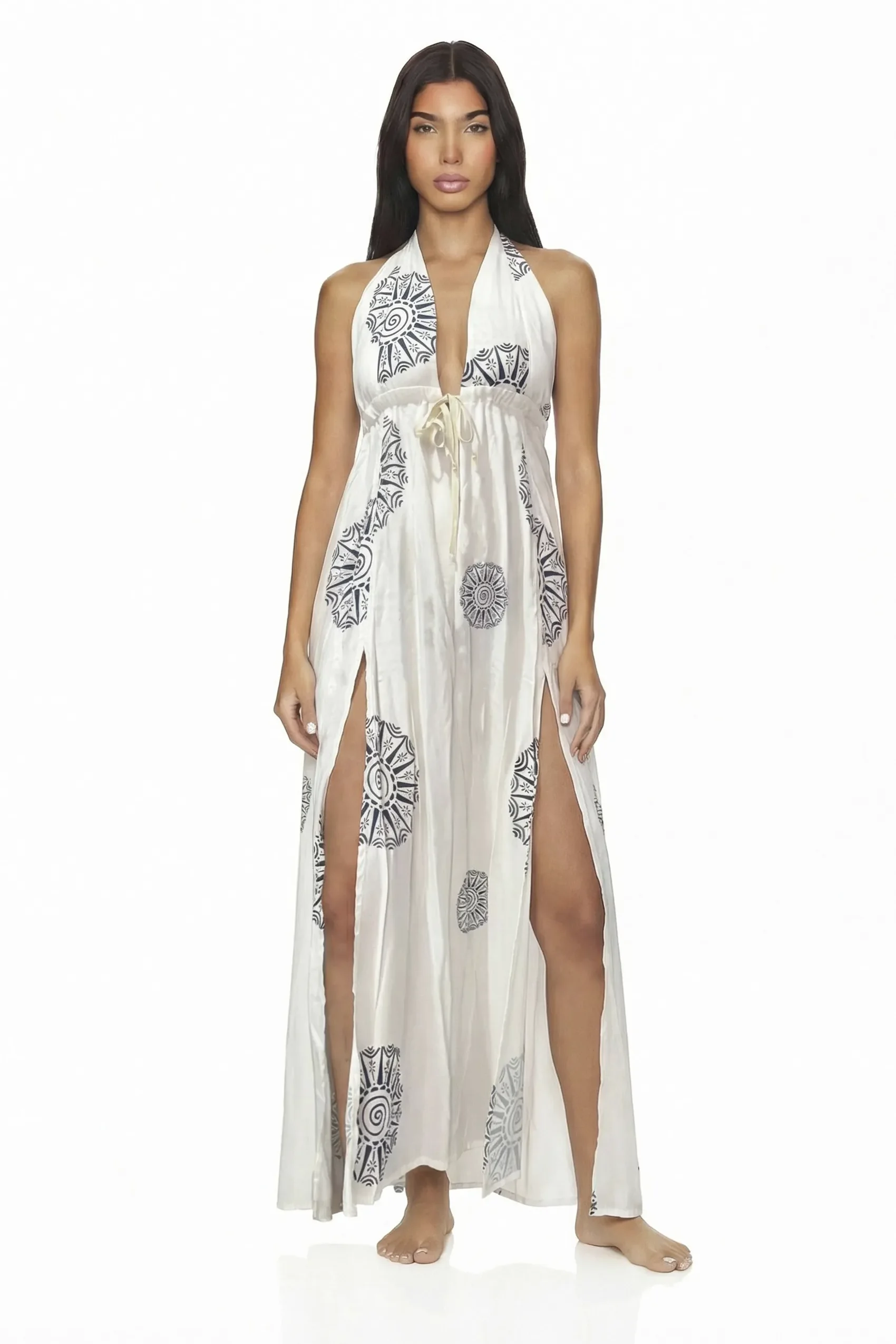 Vestido Sabi largo en rayón estampado con escote profundo y aberturas laterales. Diseño elegante ideal para Colombia, Venezuela e Isla Margarita.