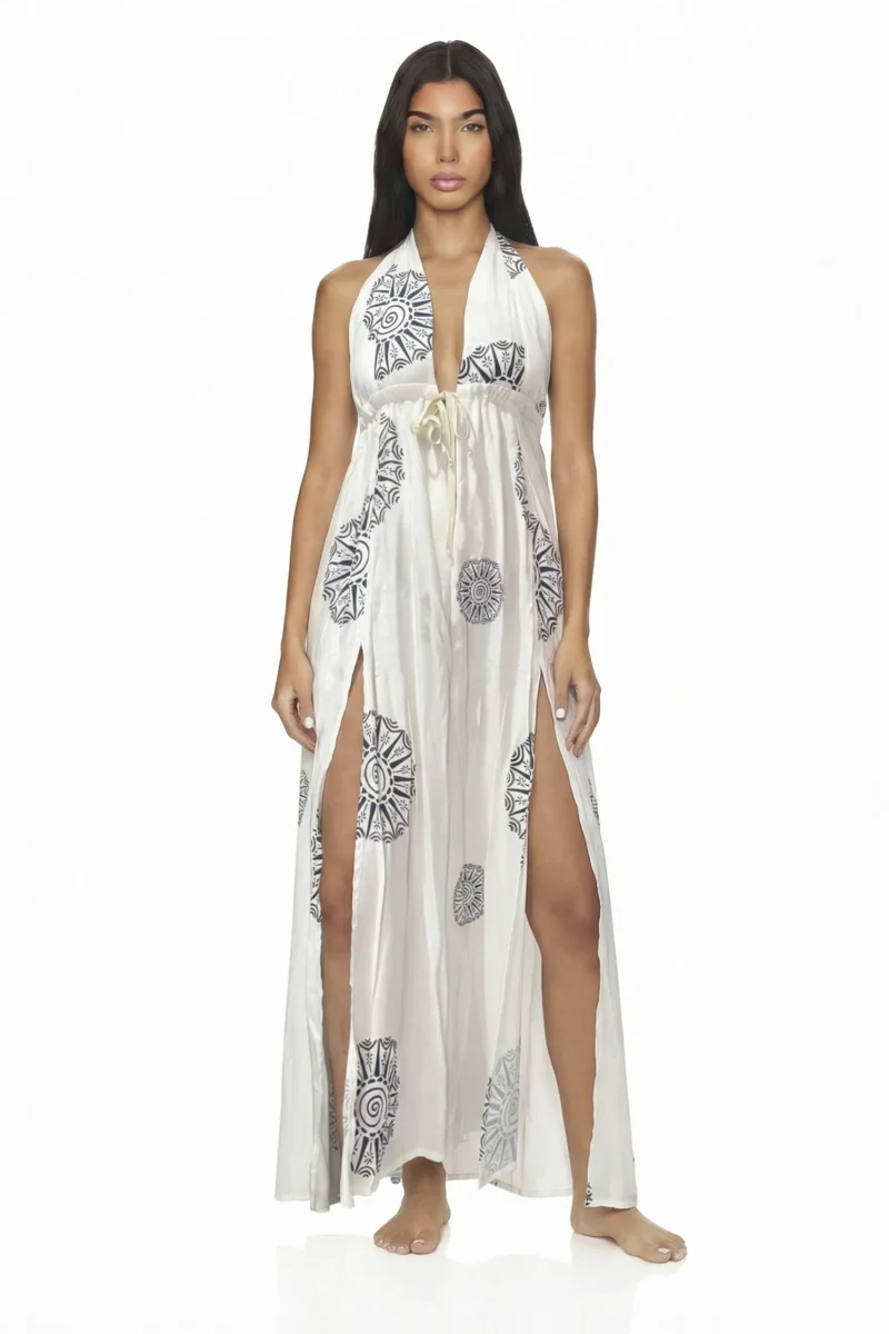 Vestido Sabi largo en rayón estampado con escote profundo y aberturas laterales. Diseño elegante ideal para Colombia, Venezuela e Isla Margarita.